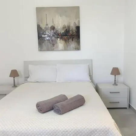 Brand New 3 Bedroom Close To The Sea Apartment *