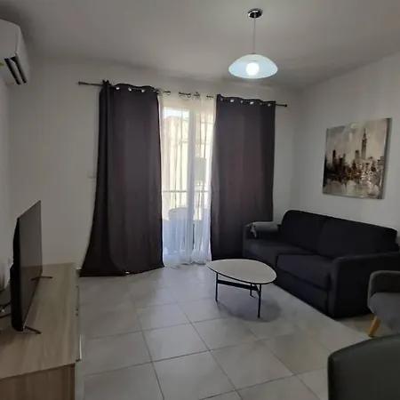 Brand New 3 Bedroom Close To The Sea Apartment