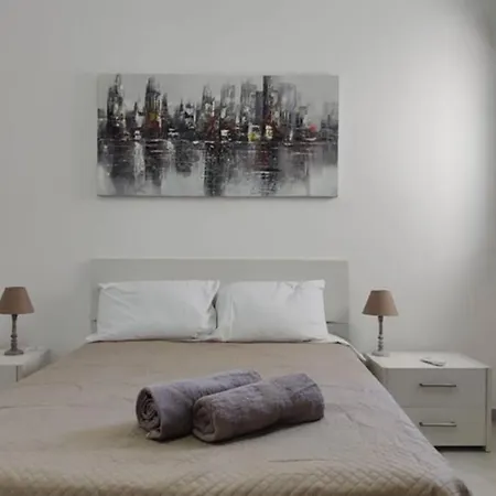 Brand New 3 Bedroom Close To The Sea Apartment *